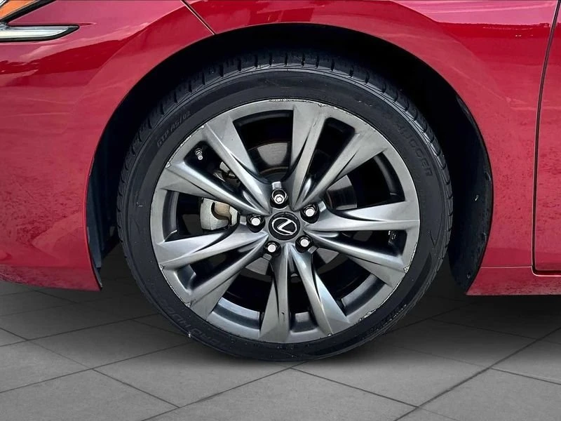 2019 Lexus ES 7th Gen - Image 10 of 14