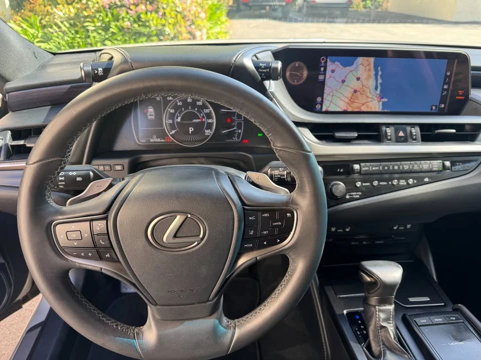 2019 Lexus ES 7th Gen - Image 10 of 14