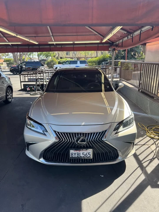 2019 Lexus ES 7th Gen - Image 2 of 14