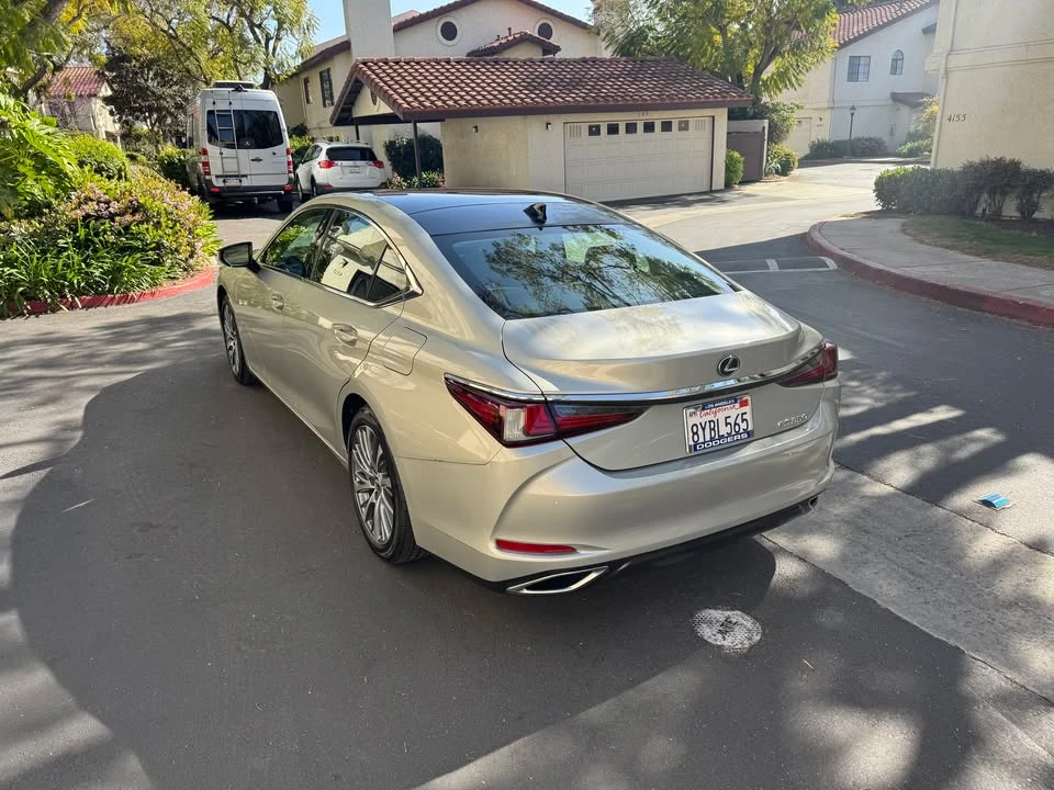 2019 Lexus ES 7th Gen - Image 4 of 14