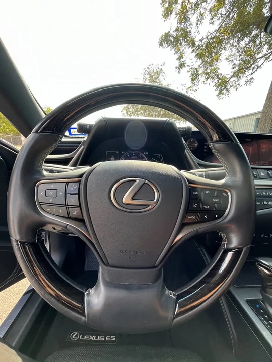 2019 Lexus ES 7th Gen - Image 2 of 7