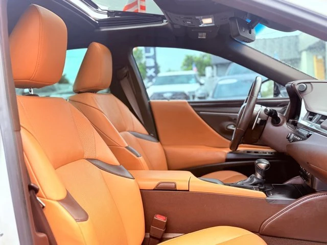 2019 Lexus ES 7th Gen - Image 19 of 20