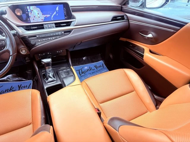 2019 Lexus ES 7th Gen - Image 17 of 20