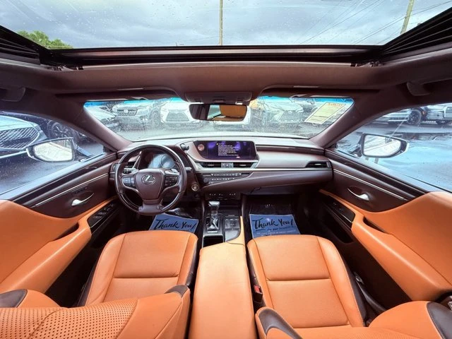 2019 Lexus ES 7th Gen - Image 15 of 20