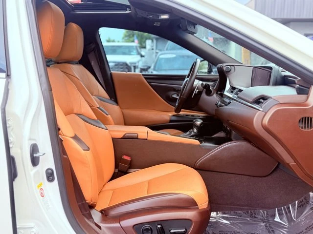 2019 Lexus ES 7th Gen - Image 18 of 20