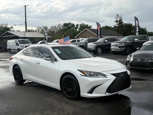 2019 Lexus ES 7th Gen - Image 13 of 20