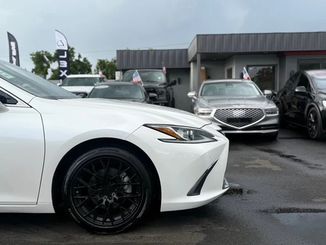 2019 Lexus ES 7th Gen - Image 12 of 20
