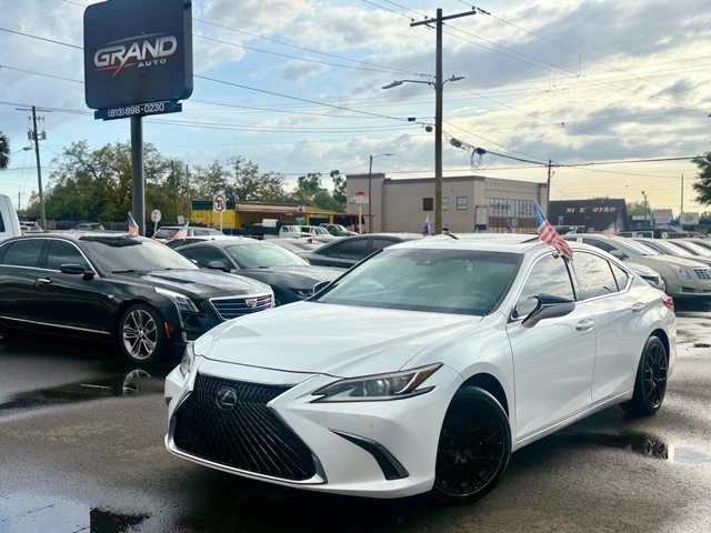 2019 Lexus ES 7th Gen - Image 2 of 20