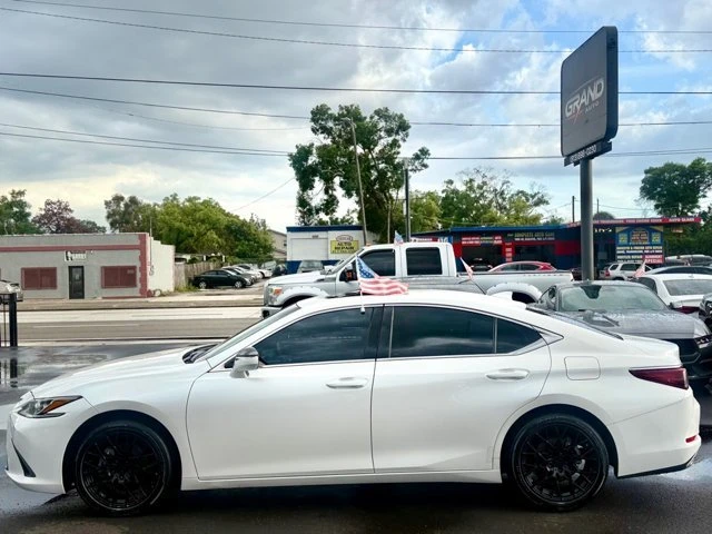 2019 Lexus ES 7th Gen - Image 5 of 20