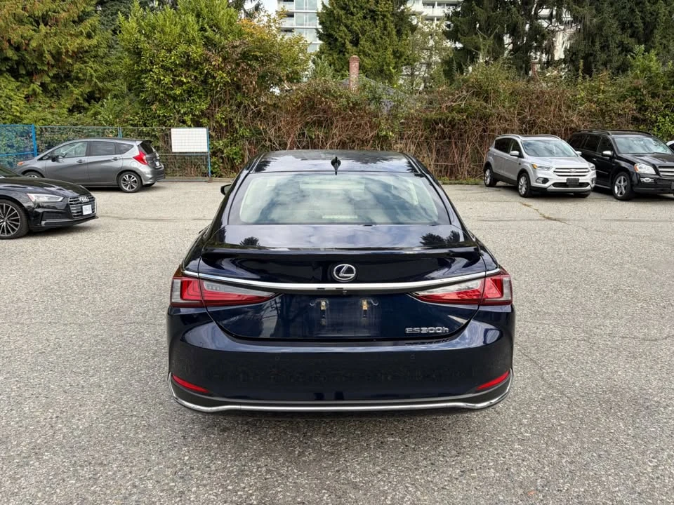 2019 Lexus ES 7th Gen - Image 7 of 16