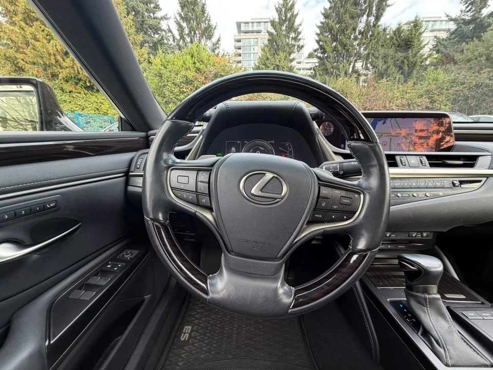 2019 Lexus ES 7th Gen - Image 10 of 16