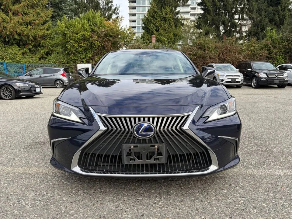2019 Lexus ES 7th Gen - Image 2 of 16