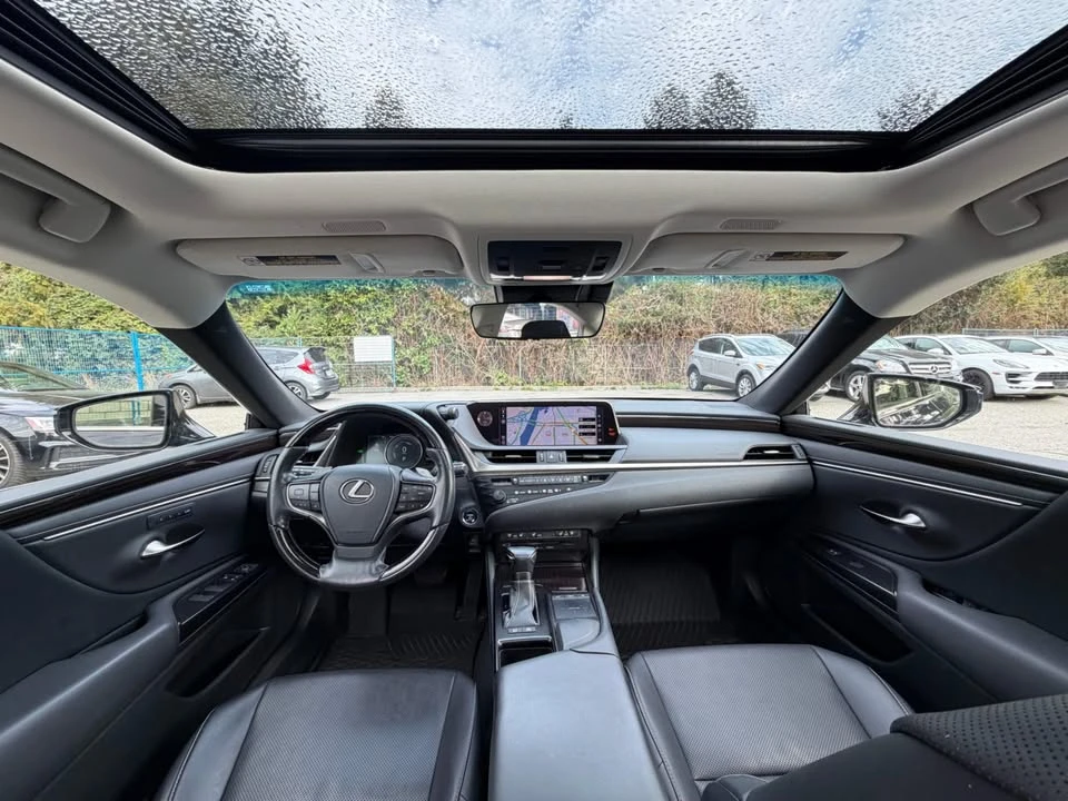 2019 Lexus ES 7th Gen - Image 11 of 16