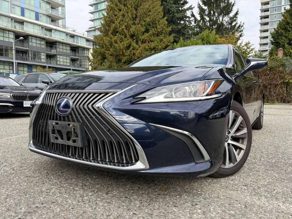 2019 Lexus ES 7th Gen - Image 3 of 16