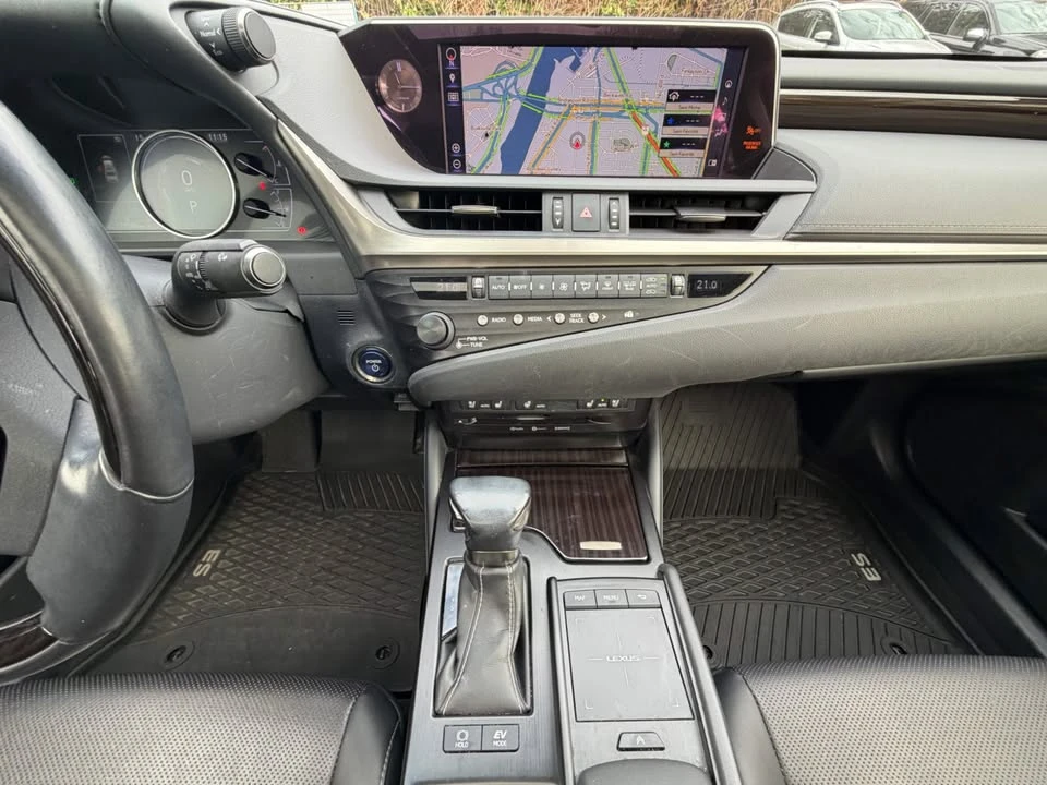 2019 Lexus ES 7th Gen - Image 14 of 16