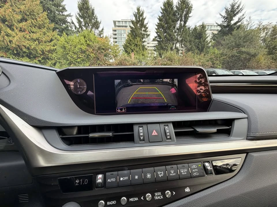 2019 Lexus ES 7th Gen - Image 15 of 16