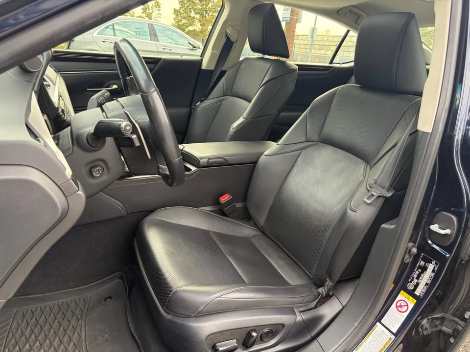 2019 Lexus ES 7th Gen - Image 12 of 16