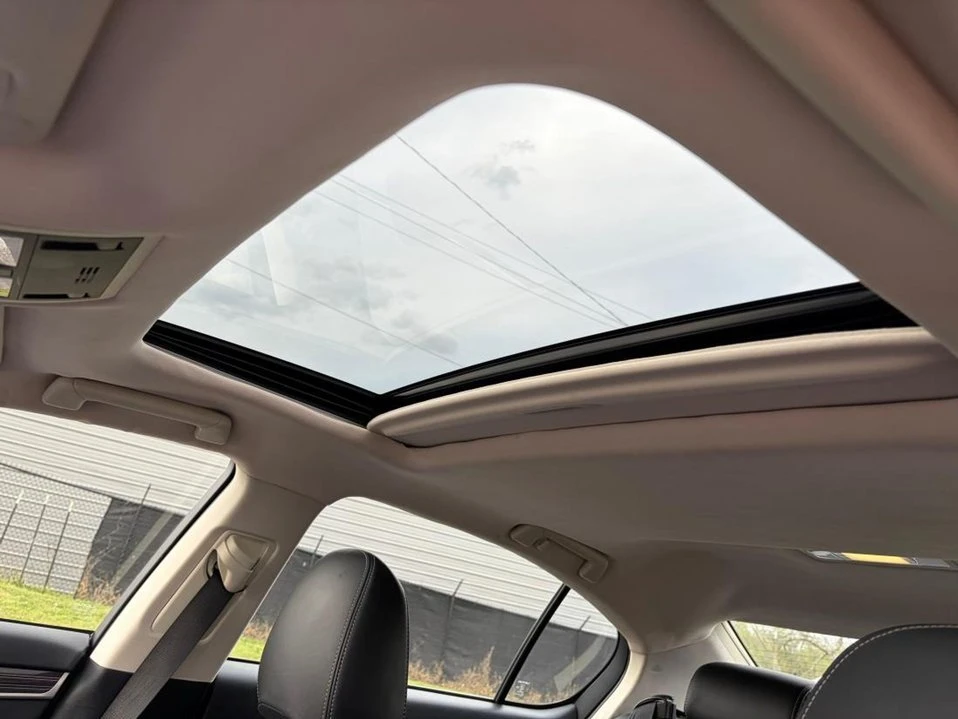 2019 Lexus GS 4th Gen - Image 9 of 10