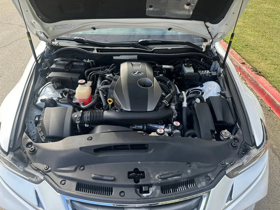 2019 Lexus IS 3rd Gen - Image 13 of 20