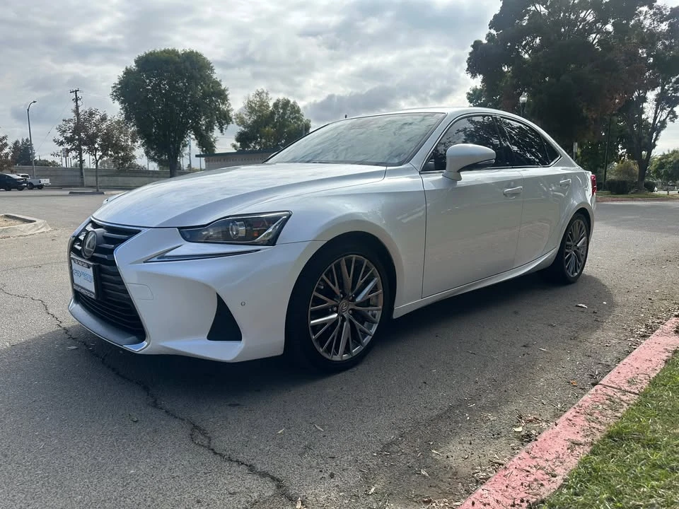 2019 Lexus IS 3rd Gen - Image 5 of 20