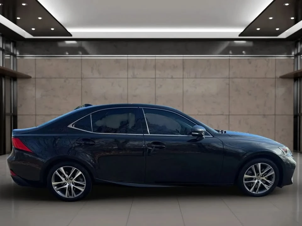 2019 Lexus IS 3rd Gen - Image 5 of 19