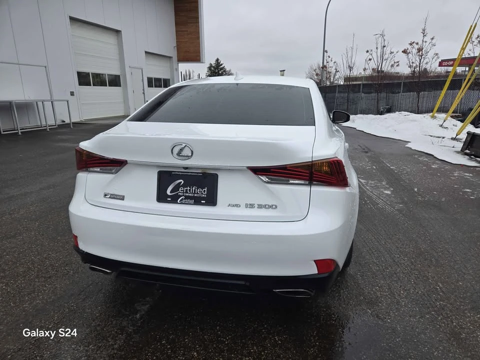 2019 Lexus IS 3rd Gen - Image 5 of 10