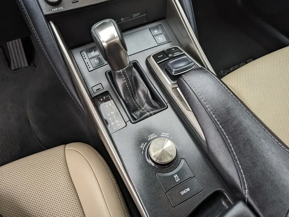 2019 Lexus IS 3rd Gen - Image 17 of 20