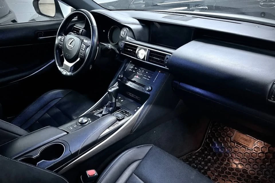 2019 Lexus IS 3rd Gen - Image 17 of 20