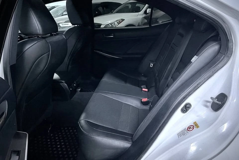 2019 Lexus IS 3rd Gen - Image 15 of 20