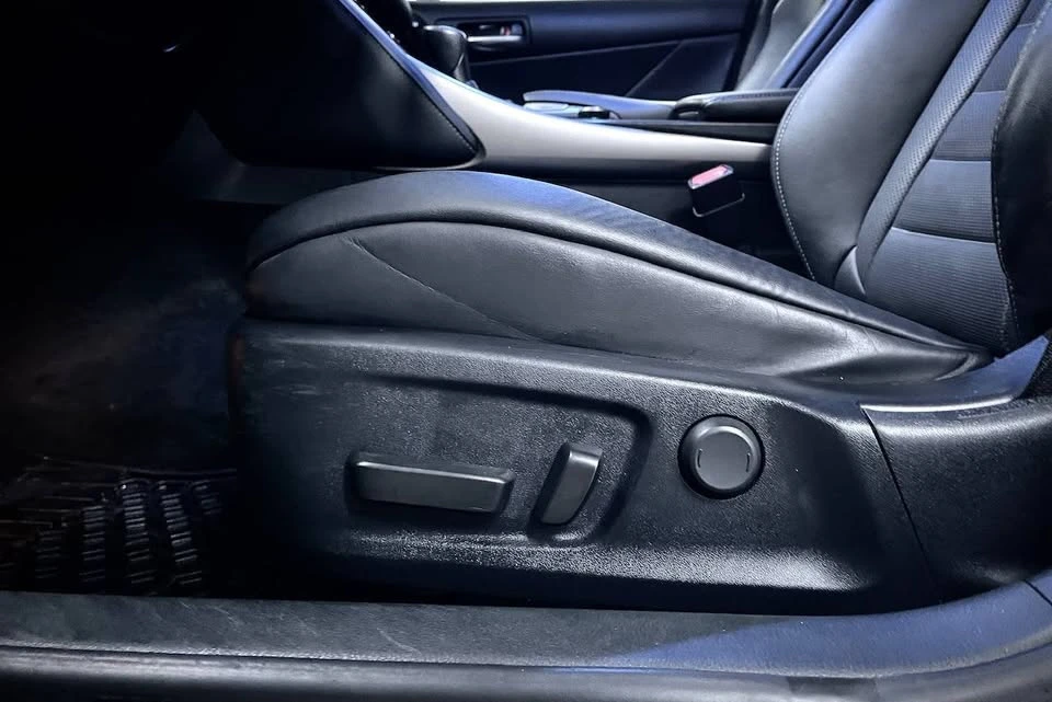 2019 Lexus IS 3rd Gen - Image 13 of 20