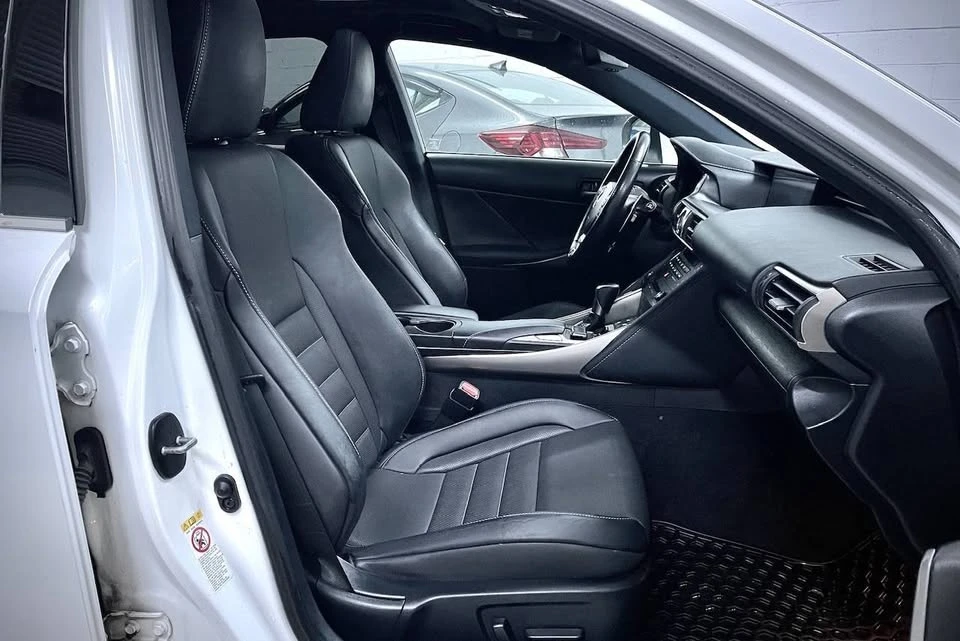 2019 Lexus IS 3rd Gen - Image 16 of 20