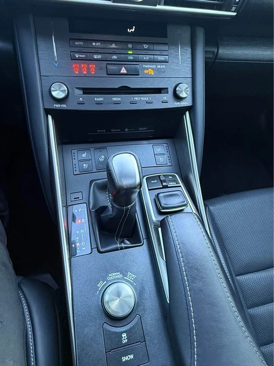 2019 Lexus IS 3rd Gen - Image 16 of 19