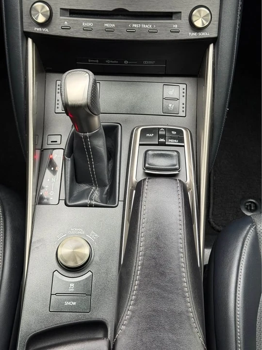 2019 Lexus IS 3rd Gen - Image 15 of 20