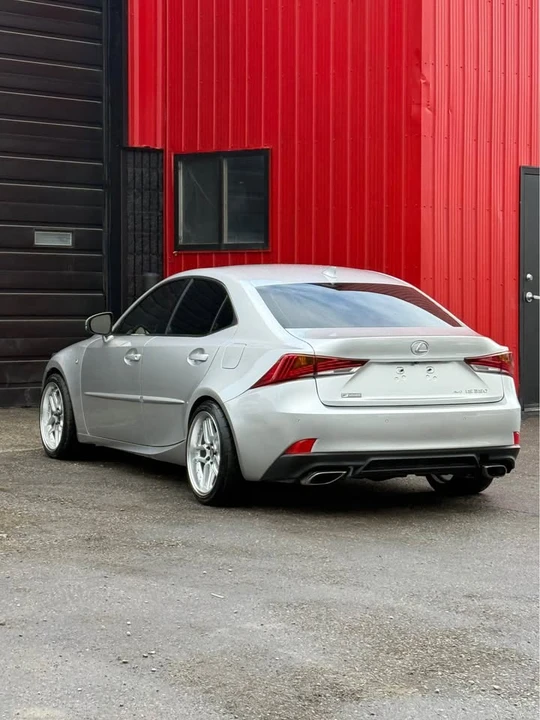 2019 Lexus IS 3rd Gen - Image 5 of 20