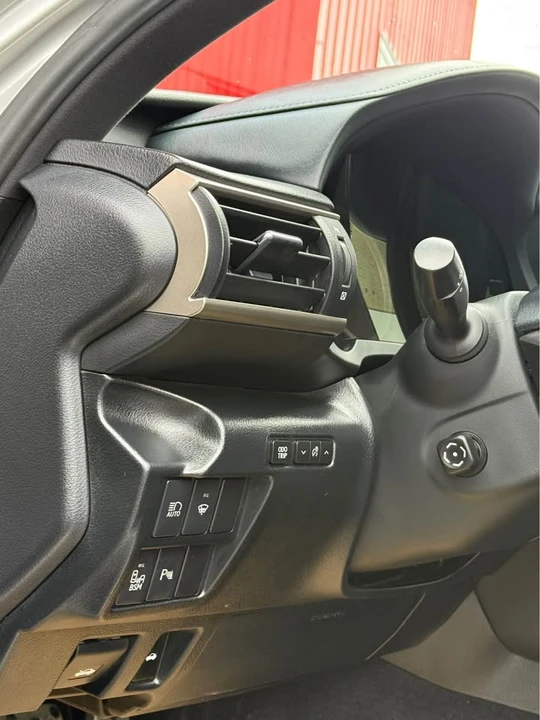 2019 Lexus IS 3rd Gen - Image 11 of 20
