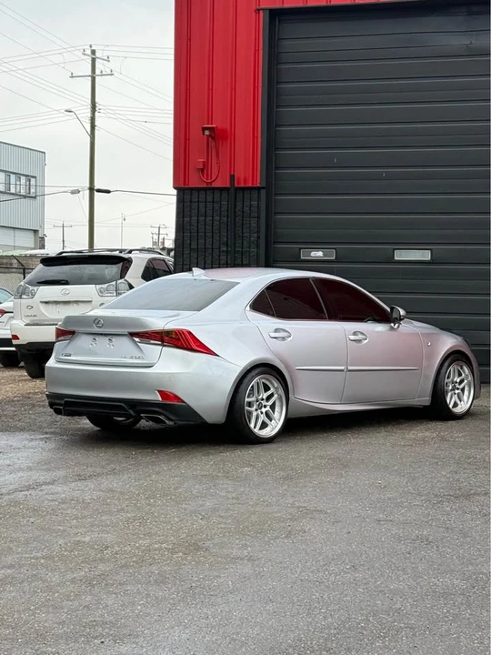 2019 Lexus IS 3rd Gen - Image 6 of 20