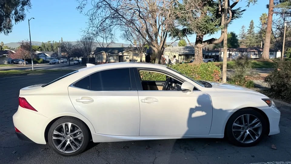 2019 Lexus IS 3rd Gen - Image 5 of 12