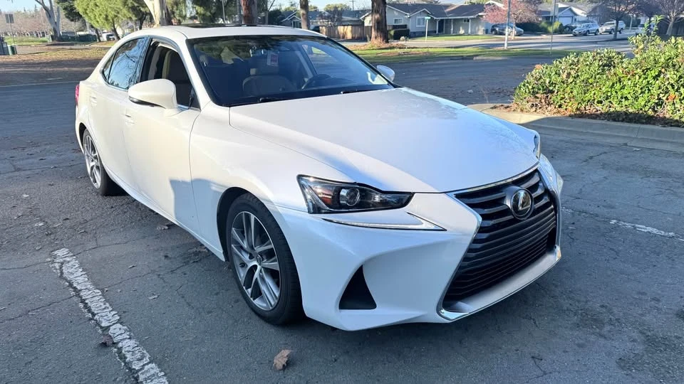 2019 Lexus IS 3rd Gen - Image 6 of 12