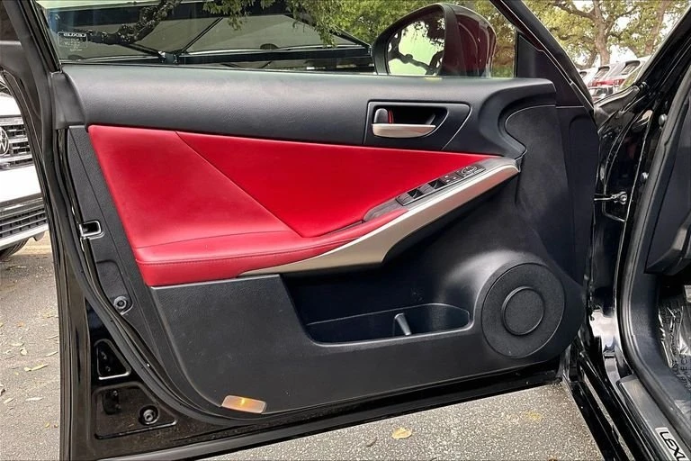 2019 Lexus IS 3rd Gen - Image 6 of 11