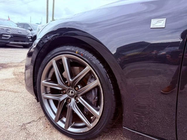 2019 Lexus IS 3rd Gen - Image 13 of 20