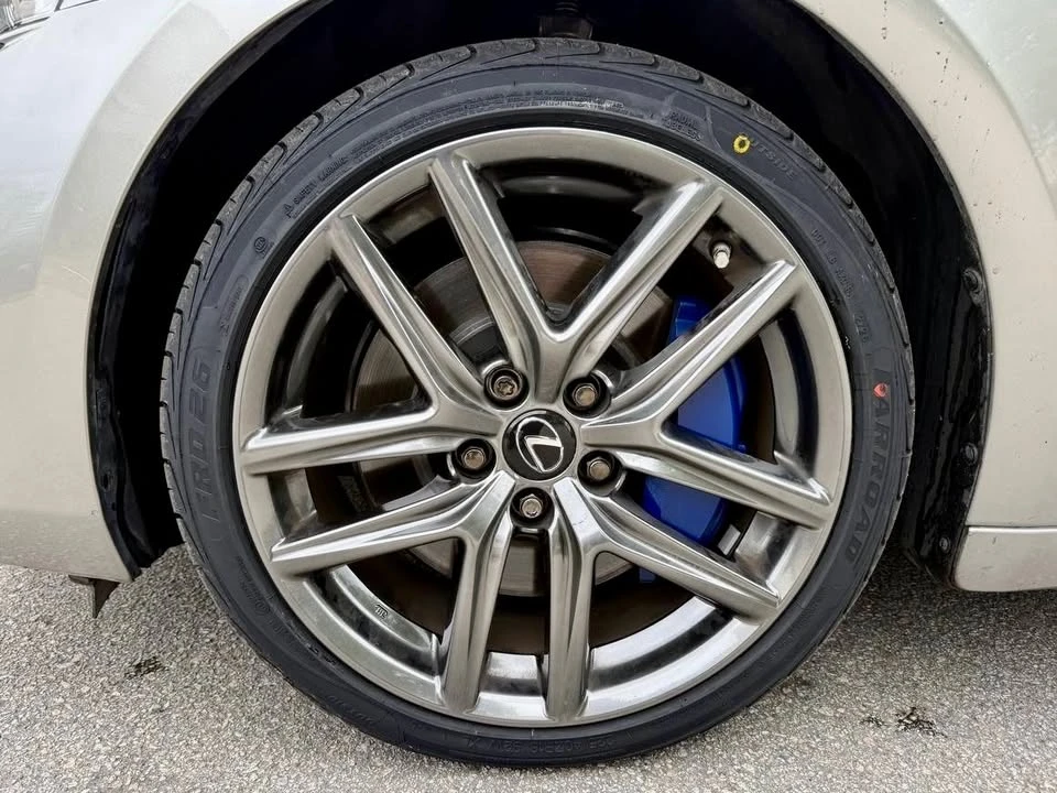2019 Lexus IS 3rd Gen - Image 9 of 20