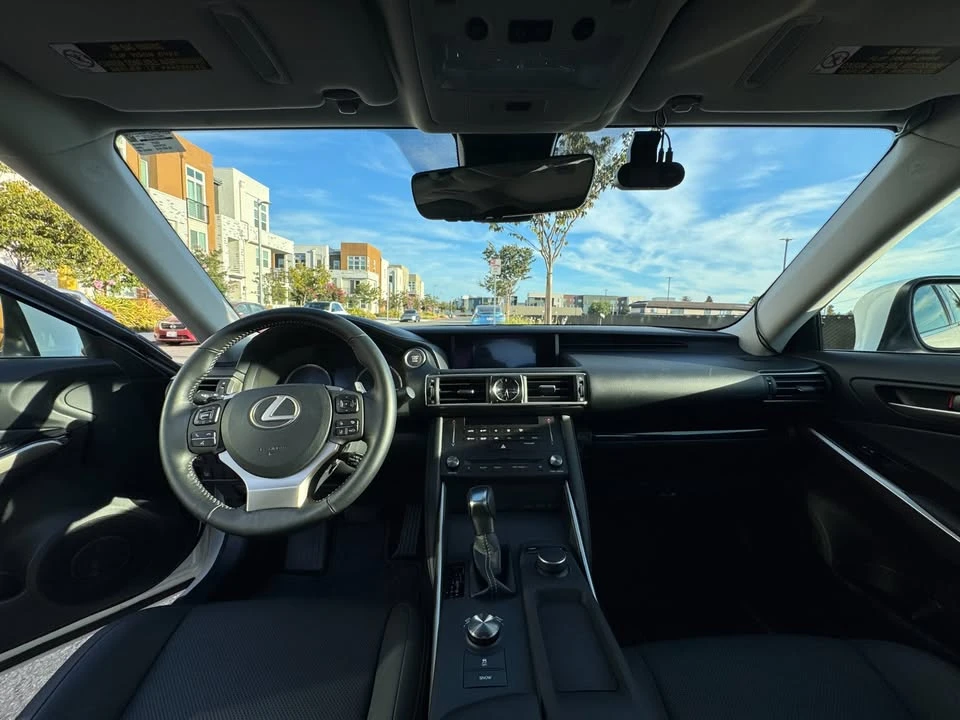 2019 Lexus IS 3rd Gen - Image 4 of 8