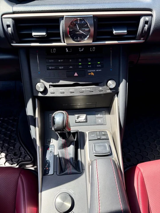 2019 Lexus IS 3rd Gen - Image 15 of 20
