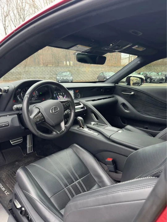 2019 Lexus LC - Image 9 of 11
