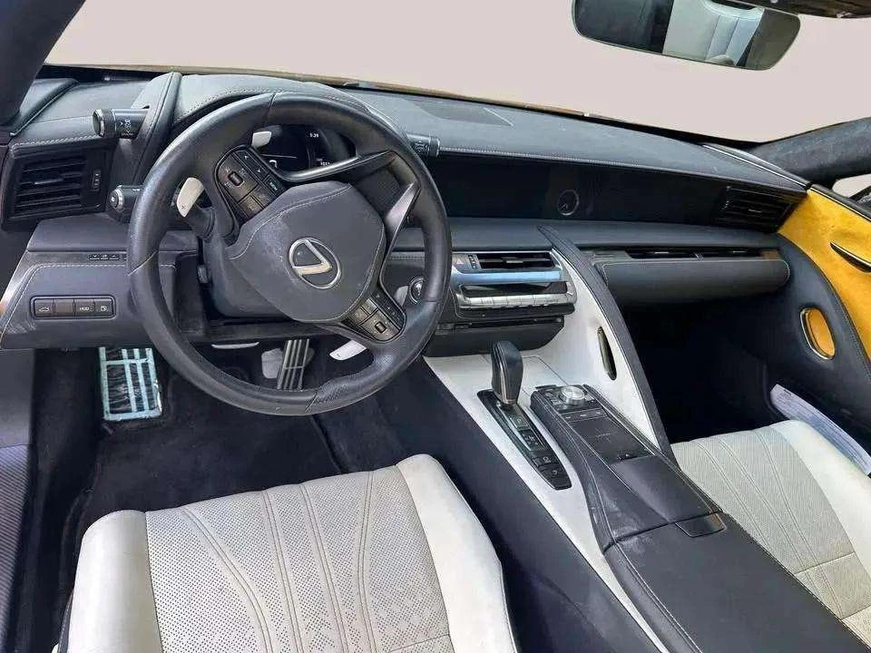 2019 Lexus LC - Image 11 of 12