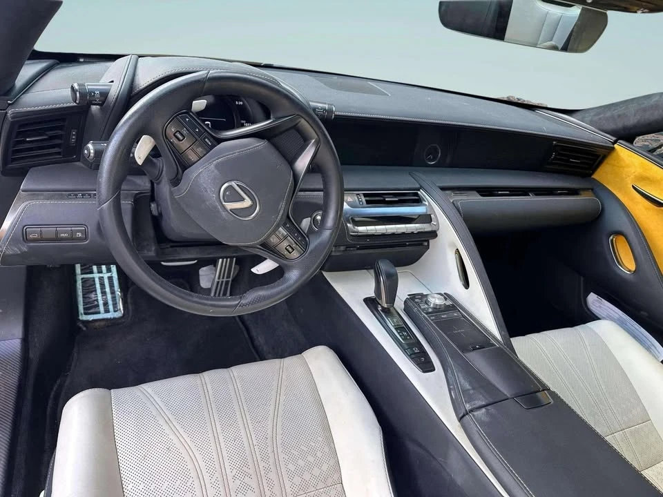 2019 Lexus LC - Image 10 of 13