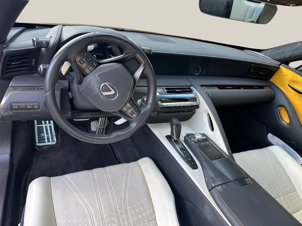 2019 Lexus LC - Image 11 of 14