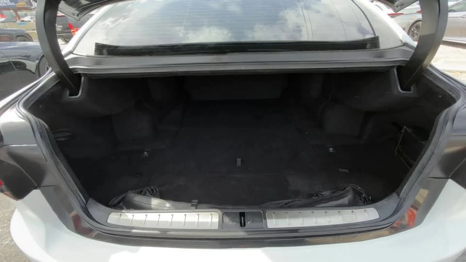 2019 Lexus LS 5th Gen - Image 9 of 20