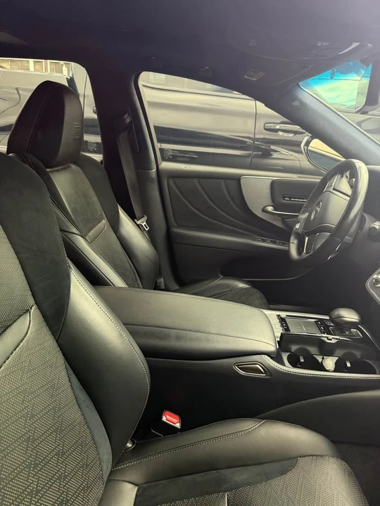 2019 Lexus LS 5th Gen - Image 7 of 10