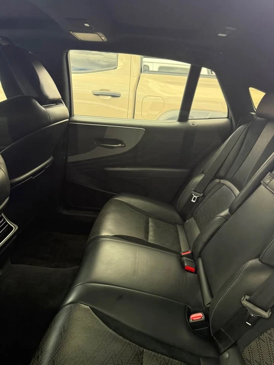 2019 Lexus LS 5th Gen - Image 10 of 10
